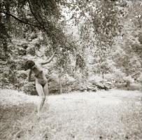 cca 1988 Barbara megmutatja, szolidan erotikus felvételek, 9 db vintage negatív, 6x6 cm