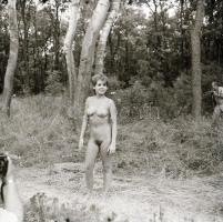 cca 1988 Barbara megmutatja, szolidan erotikus felvételek, 9 db vintage negatív, 6x6 cm