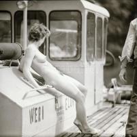 cca 1985 A folyami hajó legfiatalabb matróza, szolidan erotikus felvételek, 8 db vintage negatív, 6x...