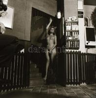 cca 1984 A bárpult angyalkája, szolidan erotikus felvételek, 9 db vintage negatív, 6x6 cm