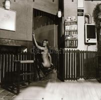 cca 1984 A bárpult angyalkája, szolidan erotikus felvételek, 9 db vintage negatív, 6x6 cm