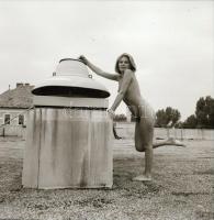 cca 1986 Alkalmi együttlétek emlékére, szolidan erotikus felvételek, 9 db vintage negatív, 6x6 cm