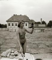 cca 1988 Szexi lányok, szolidan erotikus felvételek, 13 db vintage negatív, 6x6 cm