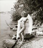 cca 1988 Szexi lányok, szolidan erotikus felvételek, 13 db vintage negatív, 6x6 cm