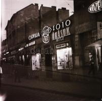 cca 1964 Budapest, Kőbánya éjszakai fényei, 18 db vintage negatív, 6x6 cm