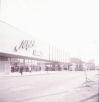 cca 1973 Kecskemét, várostörténeti jelentőséggel bíró, 33 db vintage negatív, a tasakon feliratozva,...