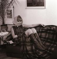 1967 Rutkai Éva (1927-1986) színésznőről készült felvételek, Kotnyek Antal (1921-1990) budapesti fotóriporter hagyatékából 55 db vintage negatív, 6x6 cm