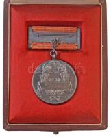 ~1953. "Magyar Népköztársaság Bajnokságai / OTSB 50-100 M.N.CS. II." fém díjérem szalagon,...