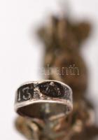 Ezüst(Ag) filigrán kereszt, gyöngyház és egyéb berakással, jelzett, 6,5×3,5 cm, bruttó: 8,7 g