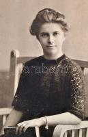 Vegyes fotó tétel: portrék, családi képek, életképek, kevés városkép, szobabelső, stb., összesen kb....