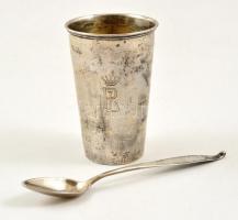 Keresztelő ezüst pohár és kanál PL monogrammal. Jelzett, mesterjeggyel. össz: 112 g / Silver Christianing glass and spoon. Hallmarked