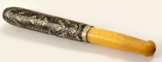 Gazdagon díszített szipka 12 cm és borostyán- ezüst szipka. tokjában