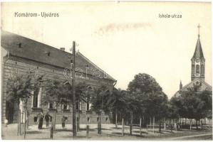 Komárom, Komárnó; Újváros, Iskola utca, templom / street view with church