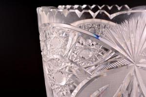 Ólomkristály váza, metszett, minimális hibákkal, m: 30,5 cm
