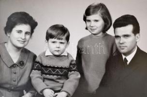 cca 1940-1970 Vegyes, nagyrészt háború utáni fotó tétel, kb. 70 db, 13x8 cm