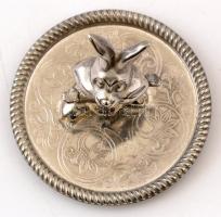 Ezüstszínű gyűrűtartó nyuszi tálkára ragasztva, m: 7,5 cm