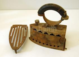 cca 1900 hordozható szenes vasaló tartóval