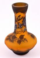 Gallé jelzéssel virágmintás váza, többrétegű, kis kopásokkal, m: 19 cm