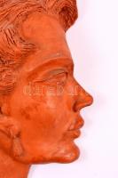 Női fej fali relief, kerámia, jelzés nélkül, apró kopás nyomokkal, 28×19 cm