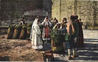 Dubrovnik, Ragusa; Prodaja cumura / Vente du charbon de bois / Croatian folklore, Dubrovnik folk traditional costumes, charcoal sellers, vendors