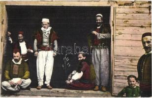 Costumes nationales albanaises. Dep. Tosovic / Albanian folklore, traditional costumes of men