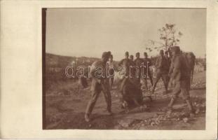 1916 Mikor lónak nézett marhát vágnak / WWI K.u.k. military, soldiers slaughtering a cattle. photo
