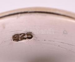 Ezüst(Ag) karikagyűrű, jelzett, méret: 52, nettó: 3,6 g