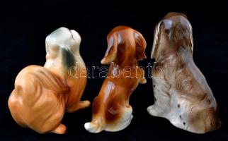 3 db porcelán kutya, kézzel festett, jelzés nélkül, apró kopásokkal, különböző méretben