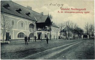 1909 Mezőhegyes, M. kir. ménesparancsnoksági épület, katonák. W. L. Bp. 1658. Kiadja Auspitz Lajos