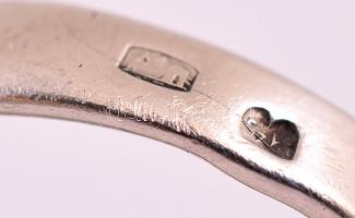 Ezüst(Ag) felemás, áttört nyilas gyűrű, jelzett, méret: 51, nettó: 2,4g