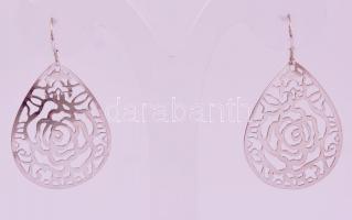 Ezüst(Ag) áttört rózsás csepp alakú fülbevalópár, jelzett, 4,5×2,6 cm, nettó: 2,4 g