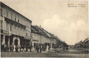 Beszterce, Bistritz, Bistrita; Fa utca, Beszterce Vidéke Takarékpénztár, üzletek. F. Stolzenberg kiadása / Holzgasse / street, savings bank, shops