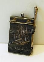 cca 1910 A Hamburg-Amerika gőzhajótársaság Amerika hajóján való utazás emlékére készült domborműves alpakka notesztartó töltőceruzával, notesszel