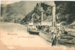 Ein Donauschlepper / Dunai vontatóhajó kapitánnyal és személyzettel / Hungarian Danube side wheeler steam tug with captain and crew