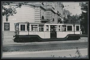 cca 1960 Budapest, a kisföldalatti az azóta megszűnt felszíni szakaszon az Állatkerti útnál, fotó, kartonra ragasztva, 9×14 cm