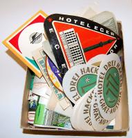Több száz darab érdekes matrica: városok, hotelek