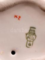 Zsolnay korsós kislány, kézzel festett, jelzett, kis kopásokkal, m: 7,5 cm