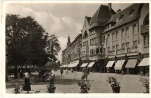 Kecskemét, Szabadság tér, Fanto L., Kemény Izidor, Kovács Menyhért üzlete, drogéria