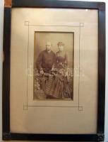 cca 1900-1960 6db nagyméretű családi fotó (egy bekeretezve)