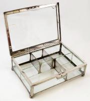 Nagyméretű ezüstözött ékszeres doboz fazettázott kristály-üveggel, (Weihnachten 1915 felirattal). /Fedél sarkában kis törés. 35 x 24 x 10 cm /  Antique silverplated glass jewelry box with faceted cut glass, 35 x 24 x 10 cm