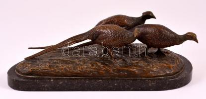 XIX. sz. vége: Einsiedler szignóval: Három fácánt ábrázoló bronz szobor, márvány talapzaton. Jelzet: Einsiedler. / Art Nouveau sculpture bronze pheasants with marble base. Signed: Einsiedler. 35x12 cm