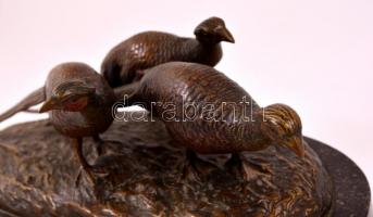XIX. sz. vége: Einsiedler szignóval: Három fácánt ábrázoló bronz szobor, márvány talapzaton. Jelzet:...