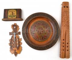 Fából készült tárgyak: furulya, cigarettatartó, feszület, különböző méretben