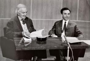 cca 1965 Robert Graves (1895-1985) író és Devecseri Gábor (1917-1971) költő fotói, 14 db, 13x18 cm é...