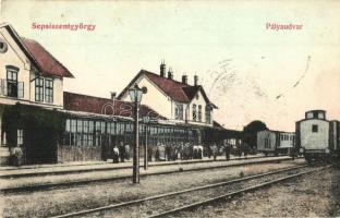 1907 Sepsiszentgyörgy, Sfantu Gheorghe; Pályaudvar, Vasútállomás, vagonok. Kiadja Gyárfás Árpád / Bahnhof / railway station, wagons (EK)