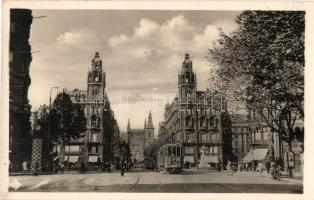 Budapest V. Apponyi tér (Ferenciek tere), Klotild paloták, Erzsébet híd a háttérben, 44-es és 25-ös villamosok, motorkerékpár, Kőszegi H. üzlete, hirdetőoszlop órával, Belvárosi kávéház