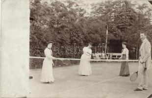 1907 Jászárokszállás, teniszező társaság / Ladies and gentleman playing tennis. photo