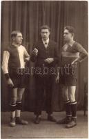 ~1910 Fej vagy írás? Focisták és a bíró / Heads or tails? Football players with the referee. photo