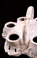 6 férőhelyes porcelán tojástartó, kézzel festett, jelzett, kopásokkal, m: 11 cm
