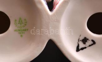 Hollóházi népviseletes lányok, matricás, jelzett, apró kopásokkal, m: 23,5 cm